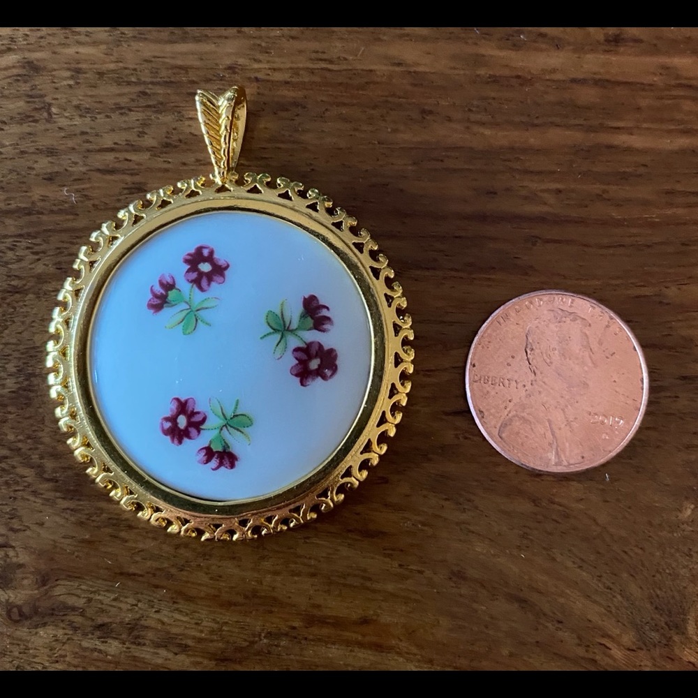 Vintage Danbury Mint Gold Plated JKW Kuba Bavaria Bone China Pendant